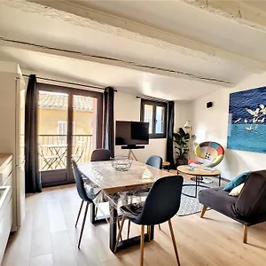 Un Balcon, Au Coeur Du Village Appartement