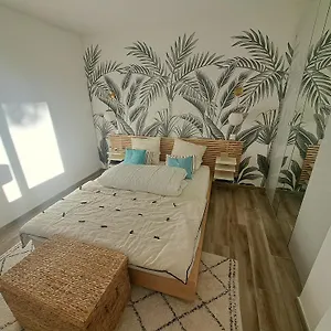 Superbe Piscine, Tennis, Vue Et Decore Avec Gout Appartement